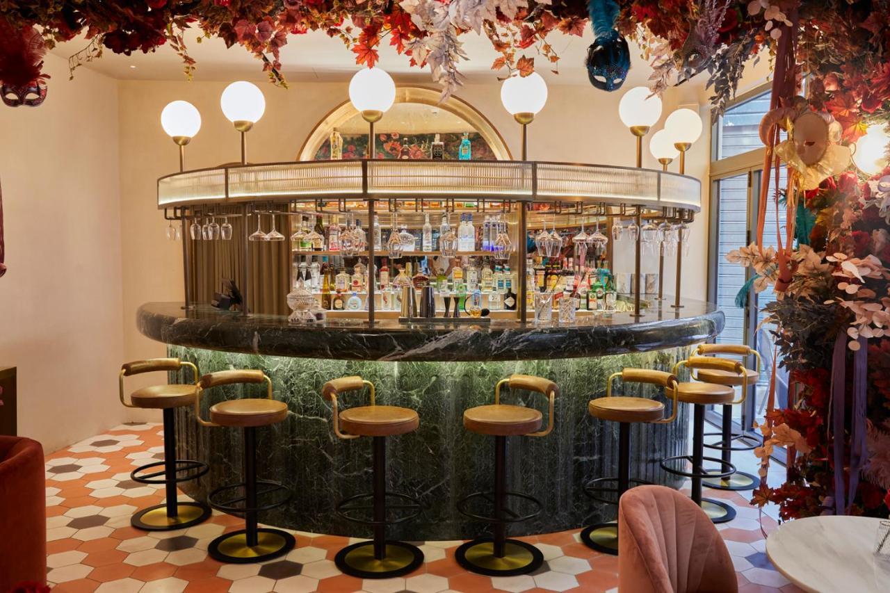 Отель Gatsby Афины Экстерьер фото The bar at the restaurant