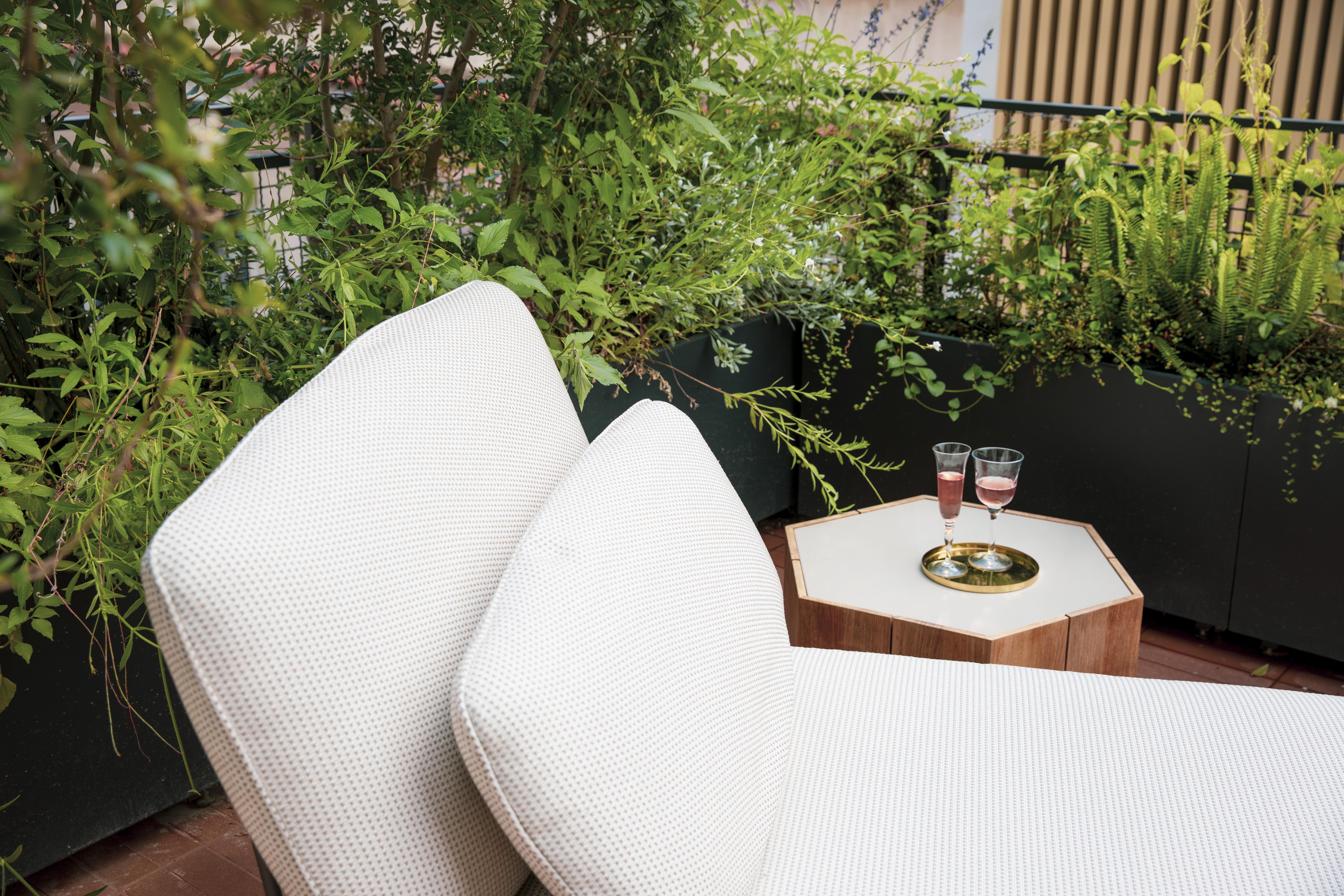 Отель Gatsby Афины Экстерьер фото A balcony in Barcelona