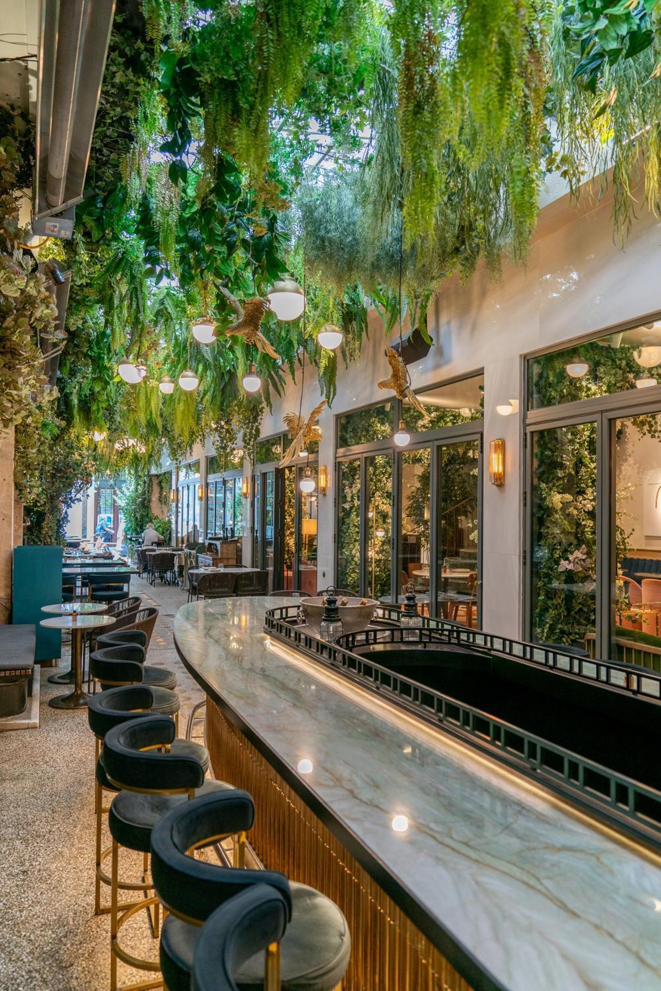 Отель Gatsby Афины Экстерьер фото The interior of the restaurant