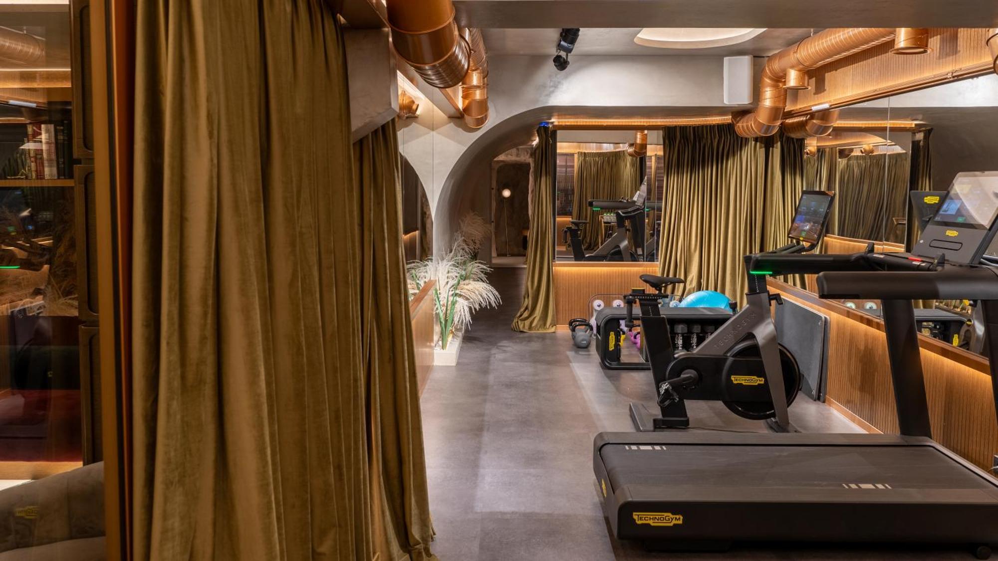 Отель Gatsby Афины Экстерьер фото The gym at The Dorchester